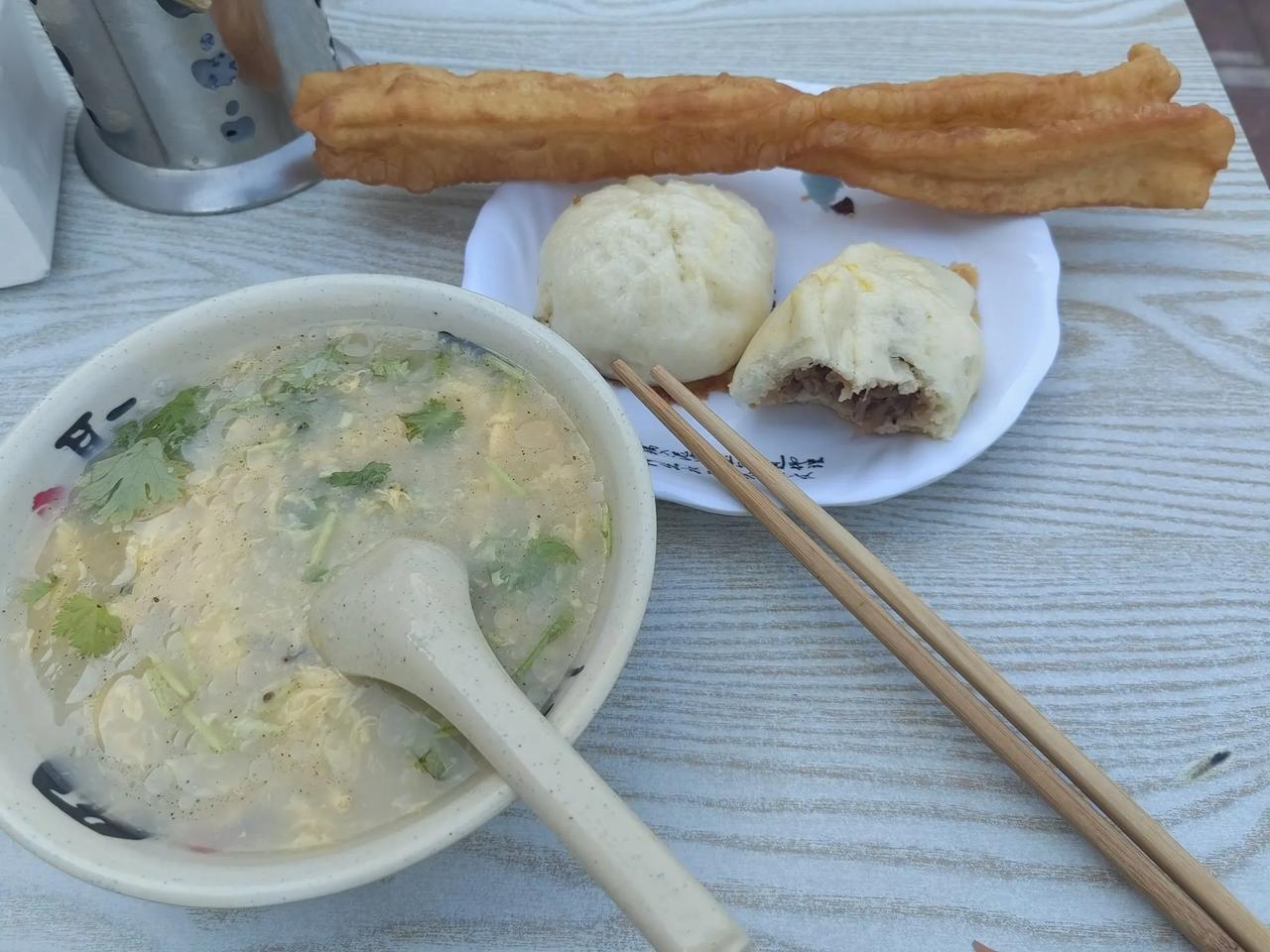 恐怕以后想在安徽再吃这么丰盛早餐就难了，工程人的一路走来真可谓居无定所，有时候一