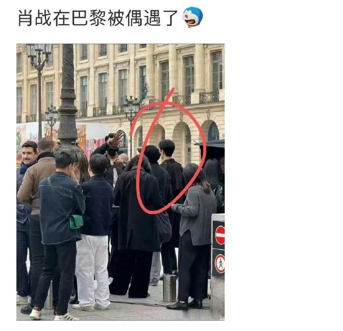 肖战在法国巴黎被偶遇 听说是GUCCI品牌方给他包机去拍物料 待遇真好啊肖战巴黎