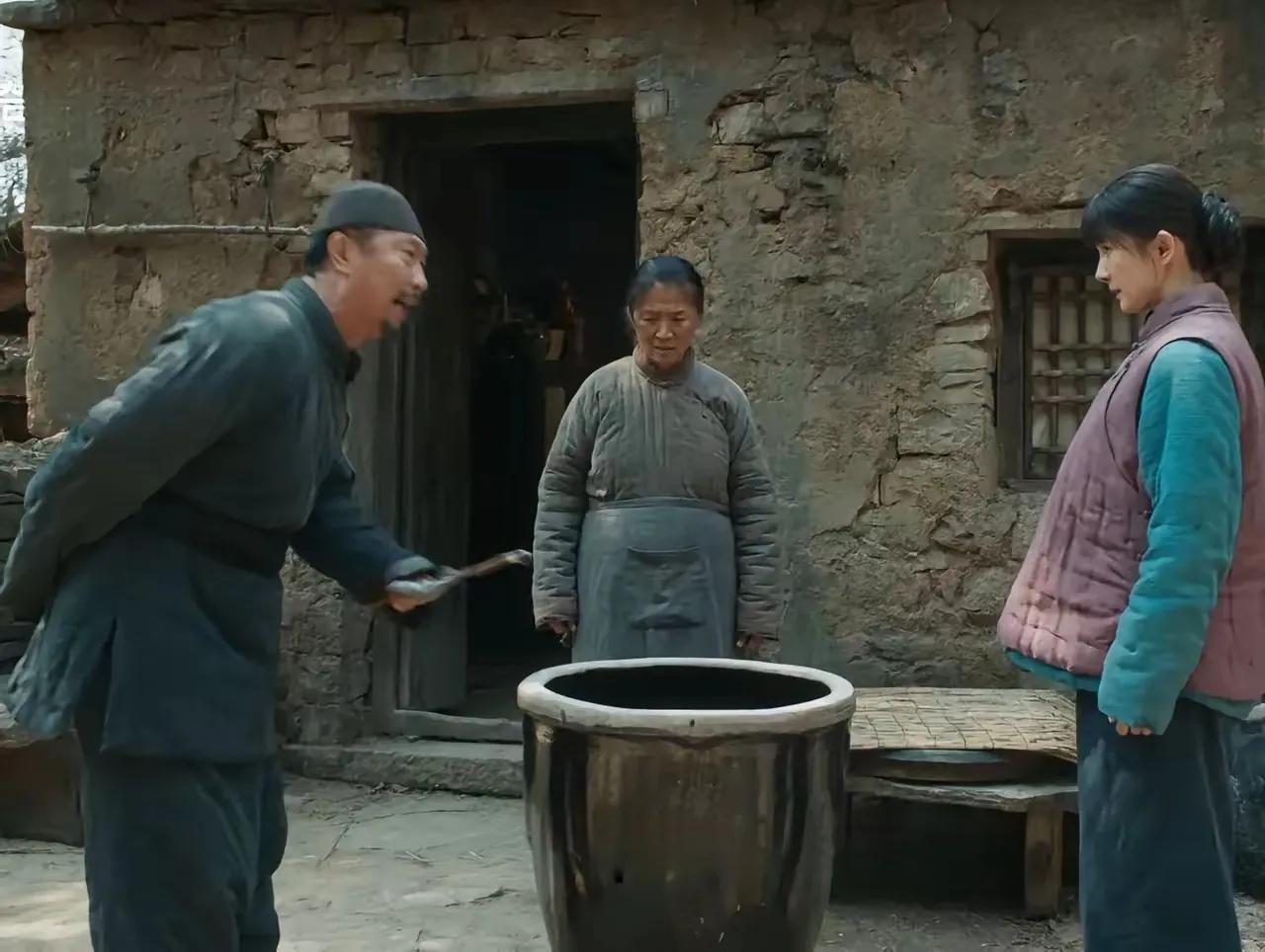 追剧《生万物》 这封儿也太小气了！让老婆煮鸡蛋给绣绣吃，还打招呼只能煮一个，为的