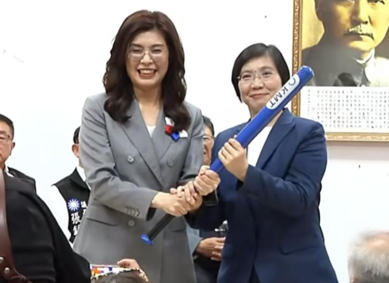 郑丽文新竹温情喊话难唤回陈见贤 党内整合现隐忧

国民党今（5）日在新竹县举办行