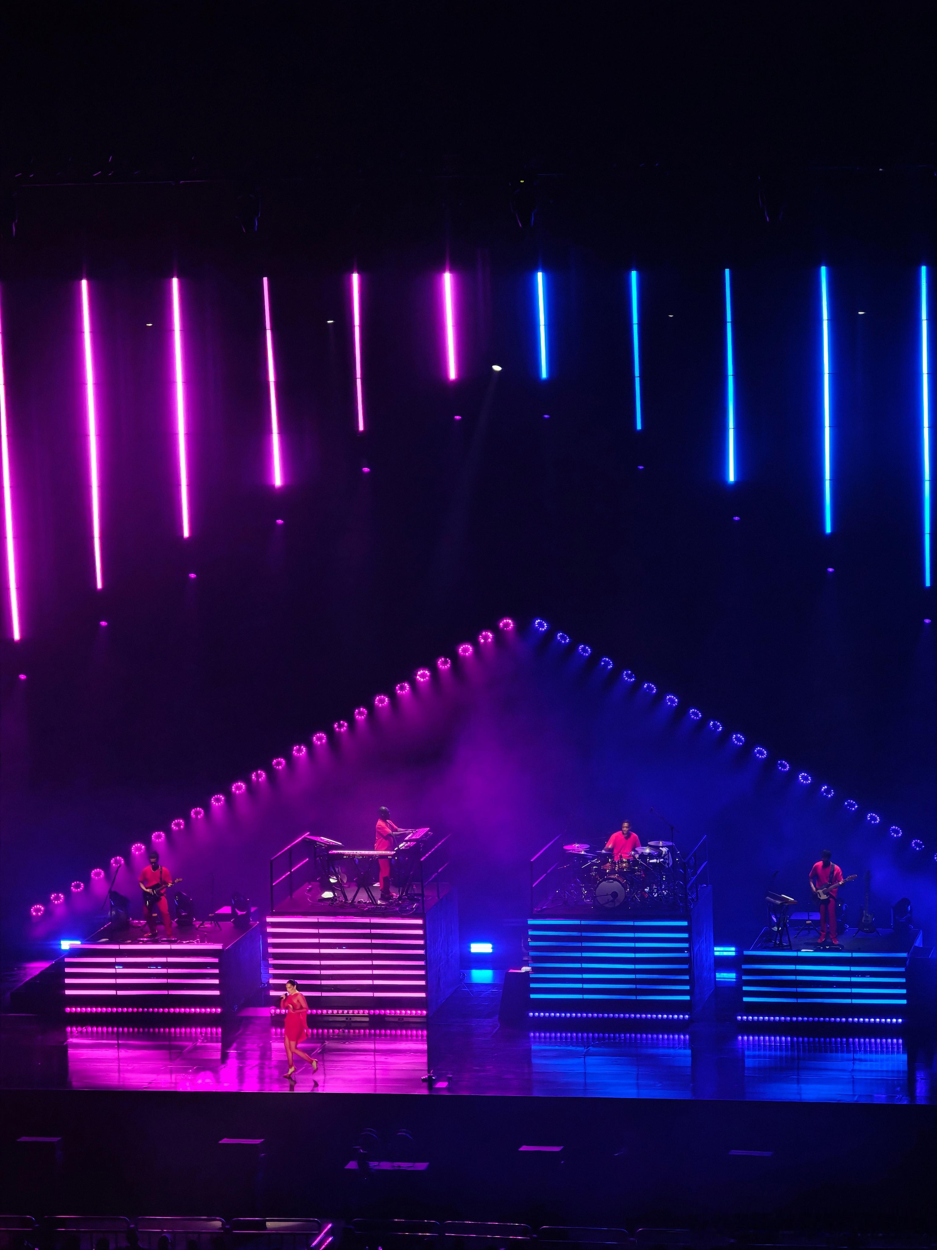 Jessie J 唱功实力太强了深圳是中国巡回首站，很值[举手]  