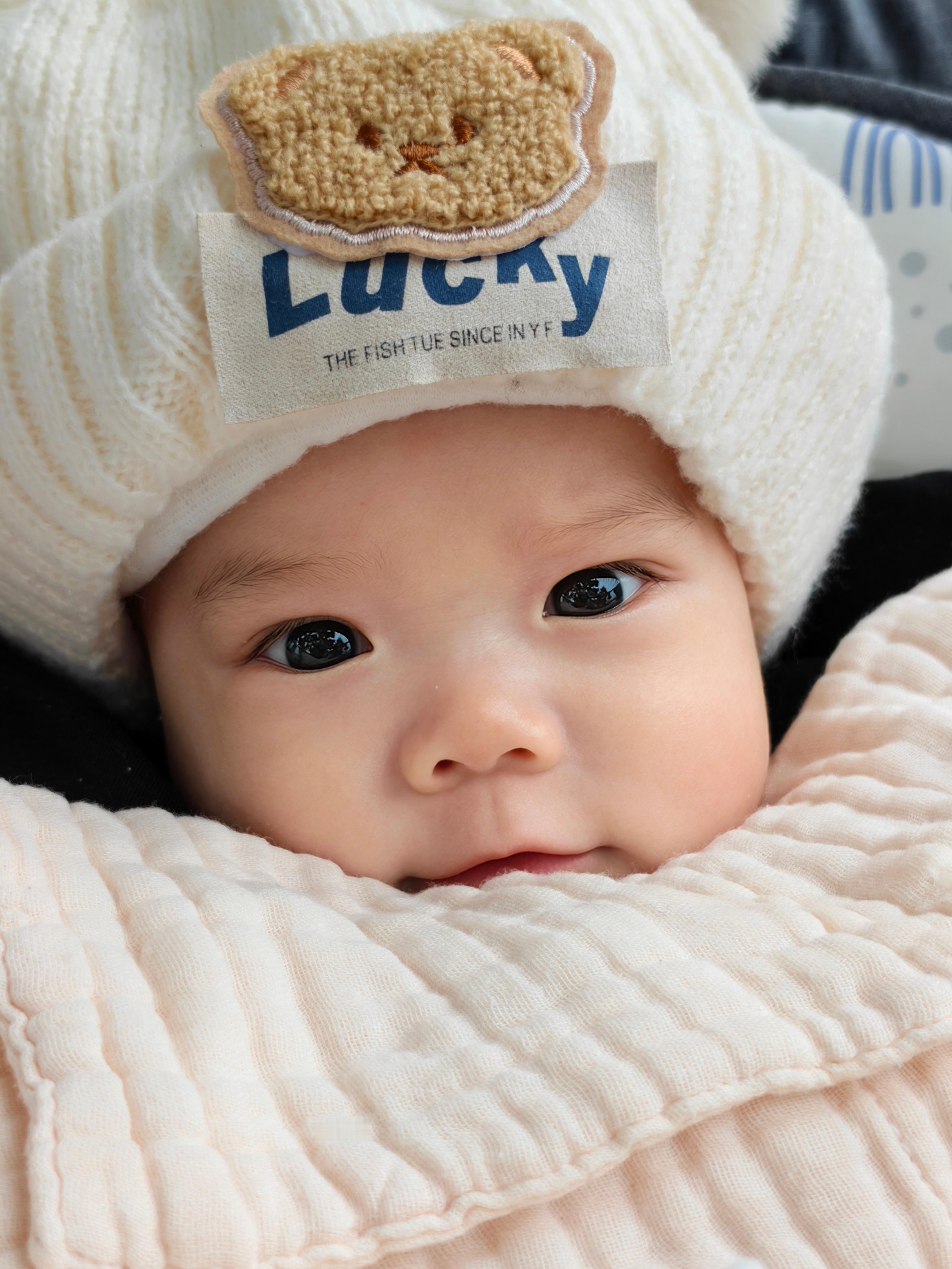 小九出生到现在去了三次医院第一次就是我把他头撞去了，挂了个急诊，医生说观察一下，