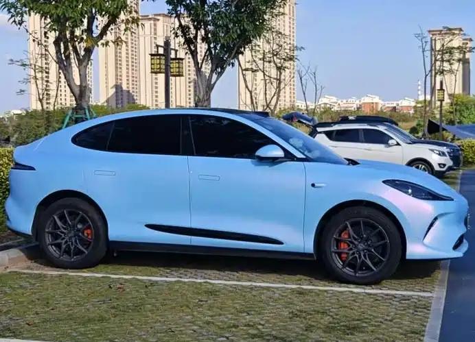 智己陪我回家过大年

又是临近一年尾声，今年因为大环境不好，没有生意，提前收工打