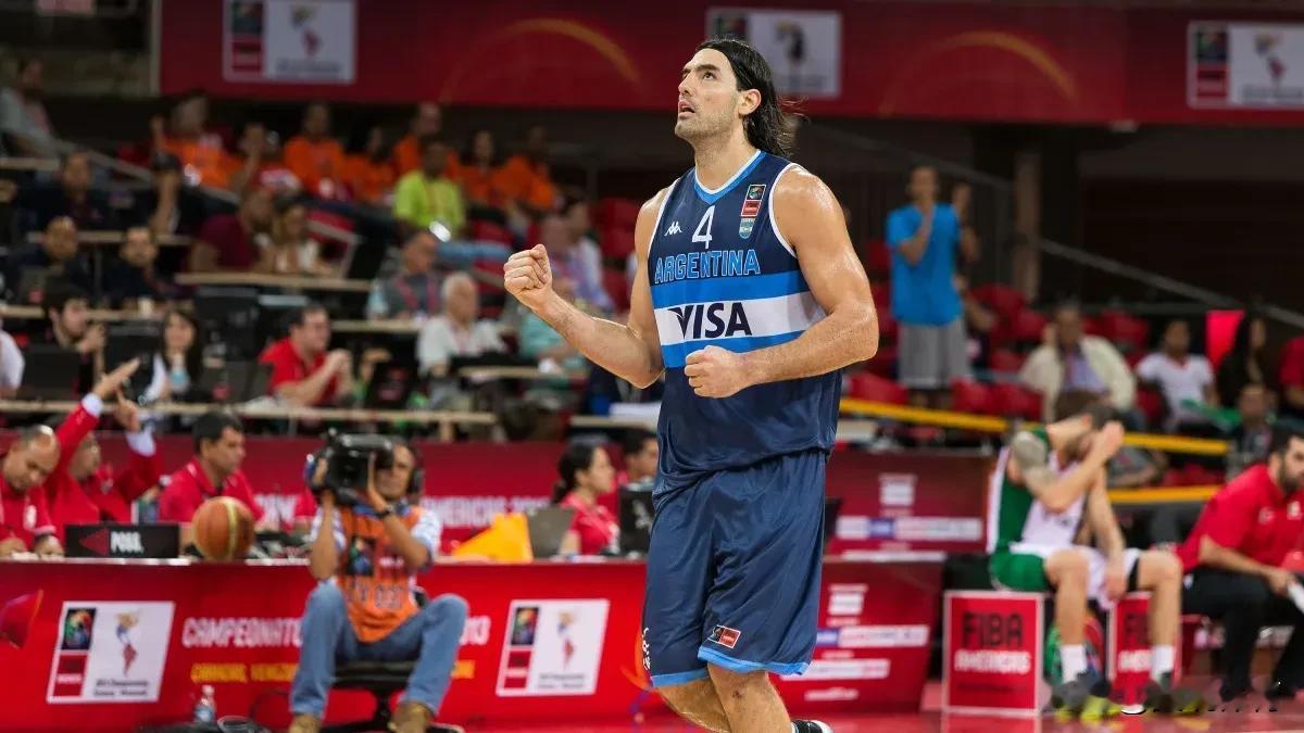 2025年FIBA美洲杯
场上传奇人物：FIBA美洲杯统计领袖路易斯•斯科拉
