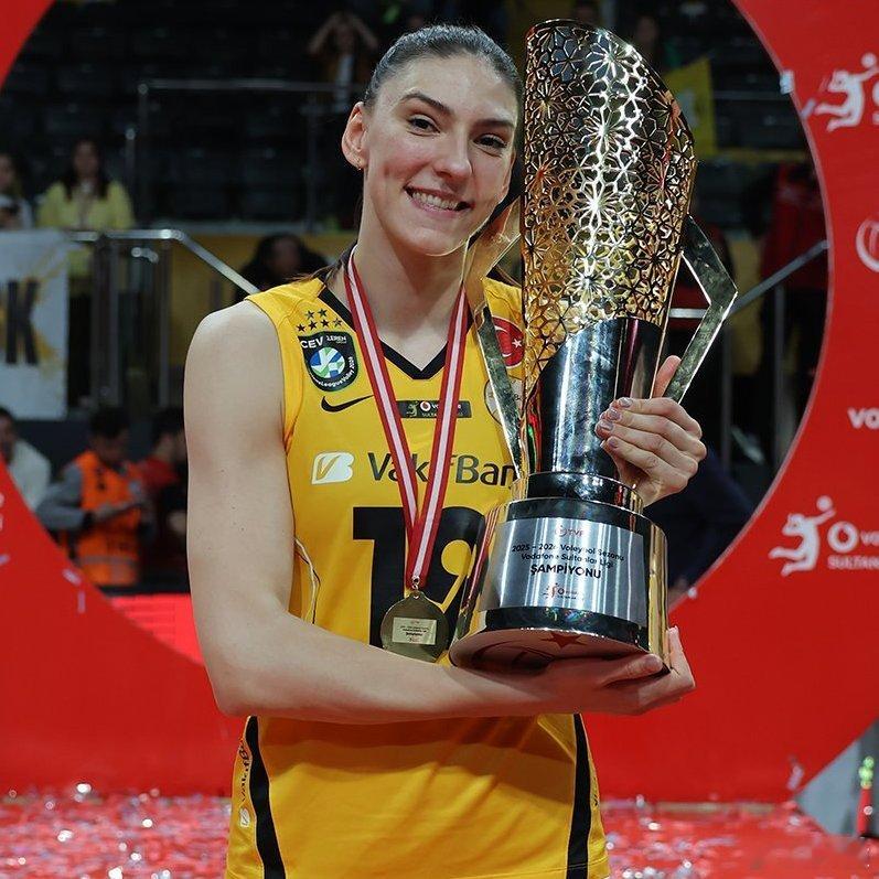 国际排坛动态博斯科维奇恭喜博斯科维奇，等了那么多年，终于梦想成真，收获个人首个土