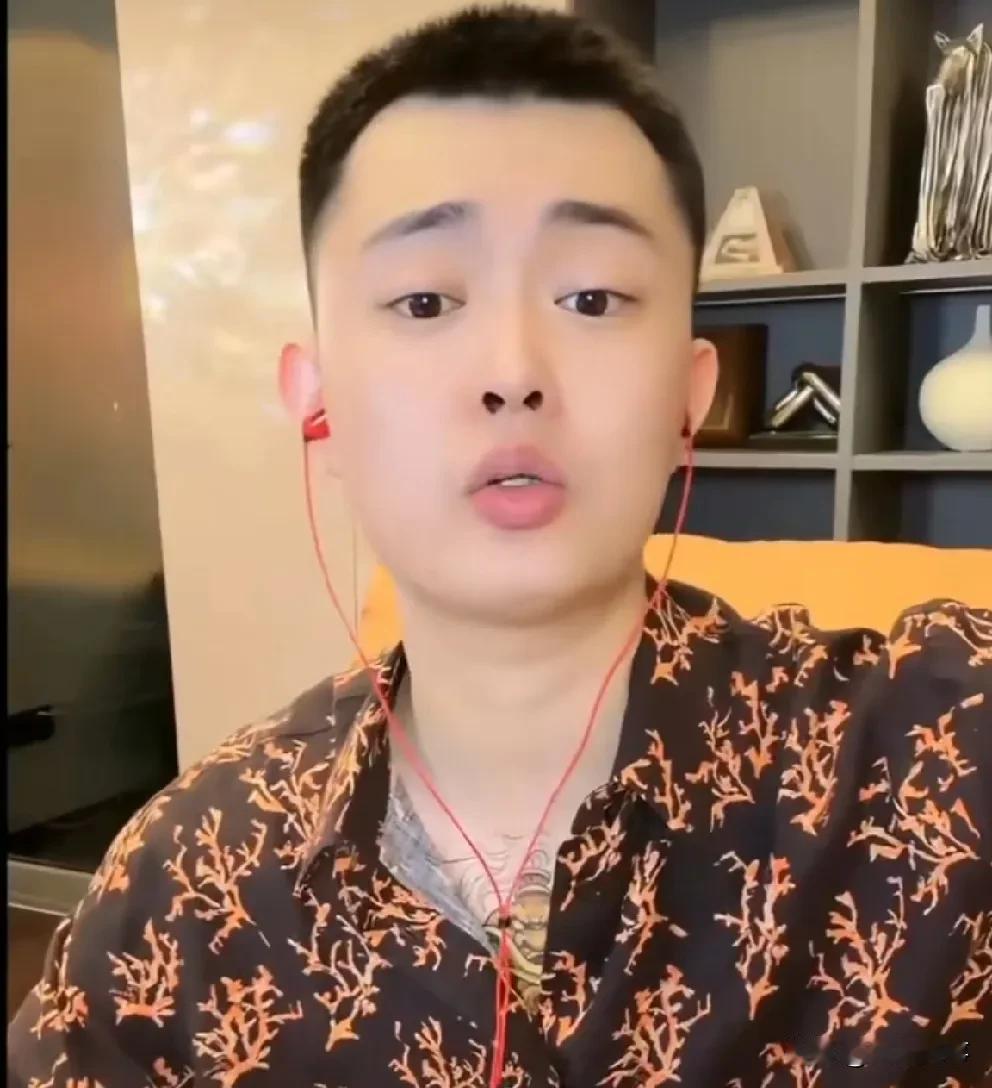 巴扎黑回忆九天初次相见，狂妄目中无人。

             另外巴扎黑还