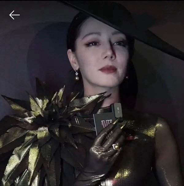 迪丽热巴新疆味太浓了很显老，古力娜扎就不显老 ​​​