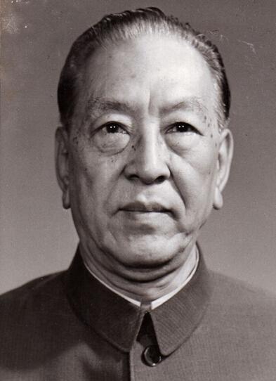 1955年授予上将的许世友问已经从事外交工作的耿飚，“要是你还在军队得授啥军衔？