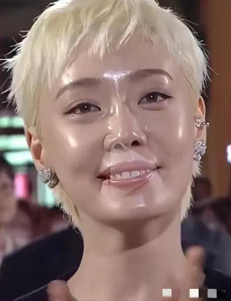 韩星的水光肌……实在太油腻了……
油到要污染屏幕那种……

而且，他们人均水光肌