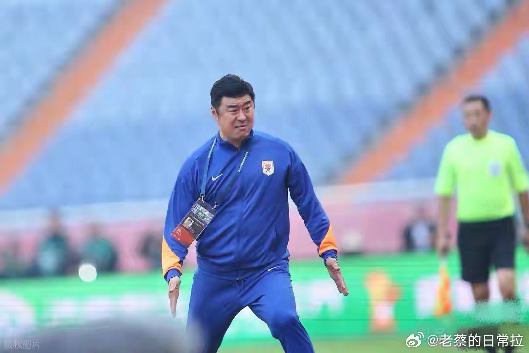 山东泰山新赛季教练组采用“双核”模式：宿茂臻作为官方注册主帅，将携彭啸出席中超首