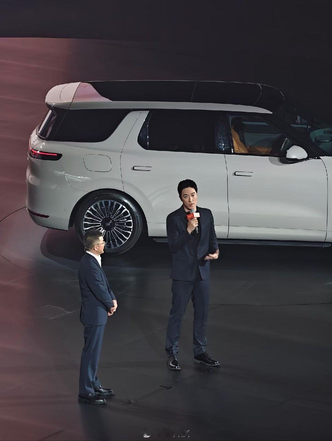 智己LS8今日正式上市 刘翔来了！！！智己太会找代言人了。 