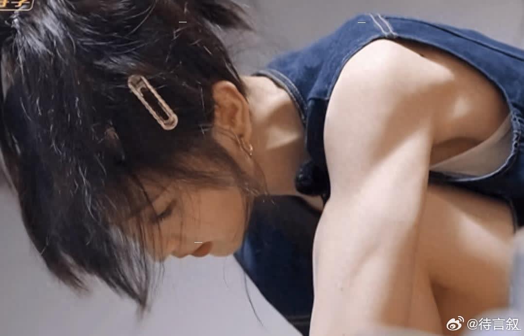 甜妹田曦薇腹肌惊艳，马甲线完美到想舔屏！ ​​​