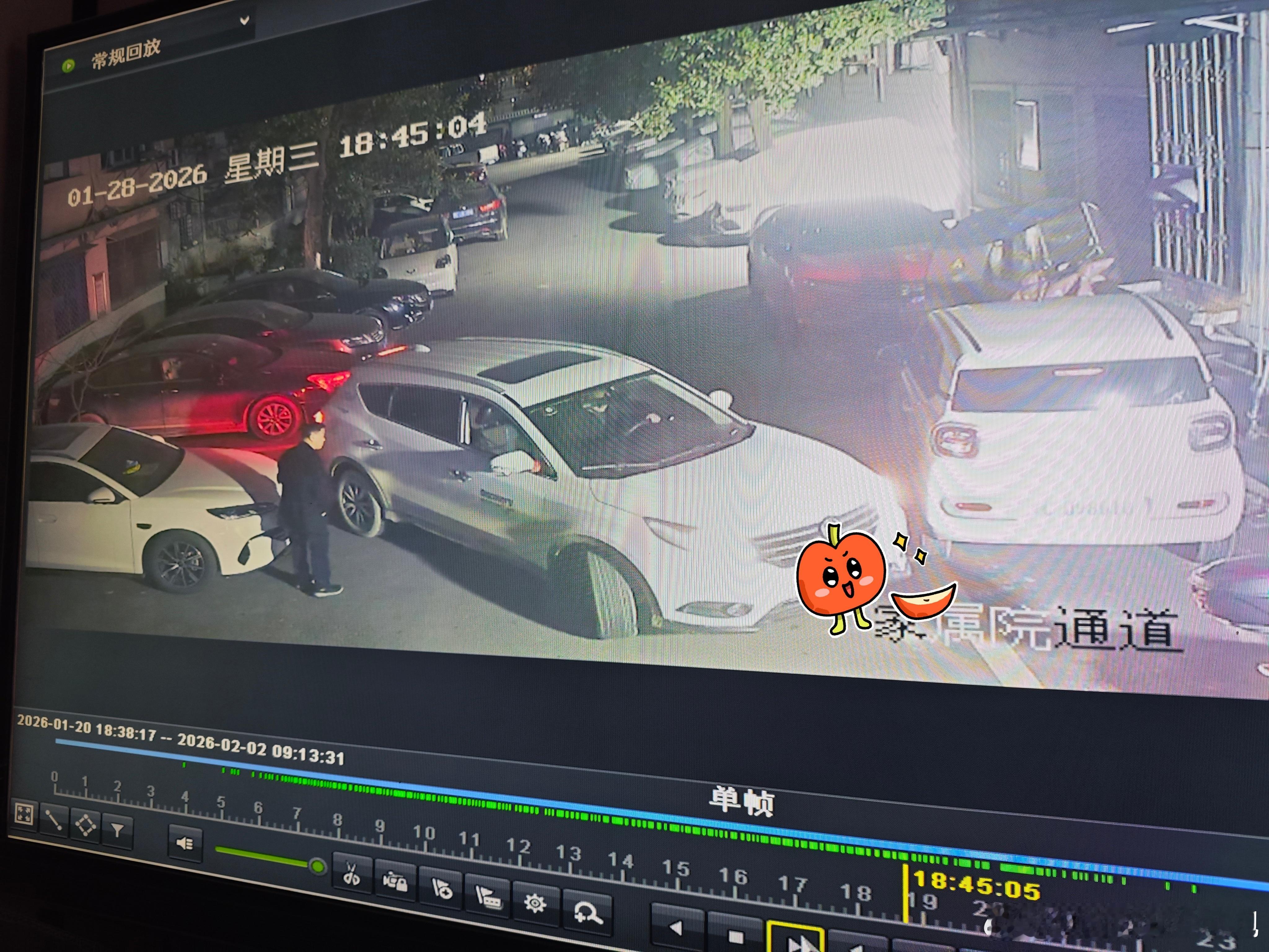 车被撞的后续来啦~帽子叔叔昨天联系上对方，今天人就过来了，是位中年大叔，说话态度