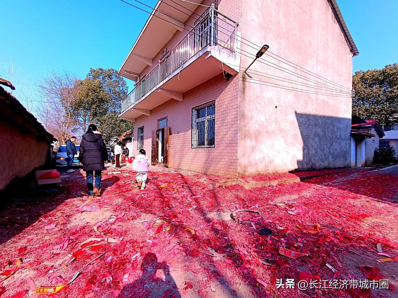 在老家乡下刘家边过春节真是热闹，年味十足。春节老家的习俗 初一邻里大拜年