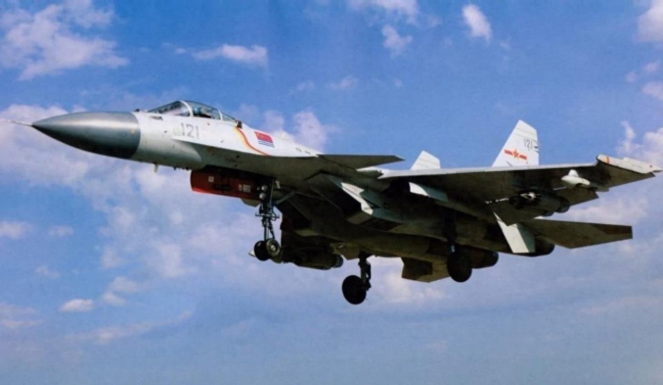 歼15空战能不能完胜F-18？说句扎心的，歼15别说打下F18，能不被击落都算好