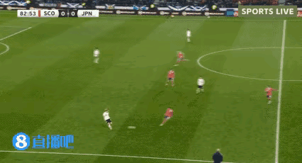 日本人把足球踢成了实况足球！

日本队与苏格兰队的世界杯热身赛，日本队的这次进攻