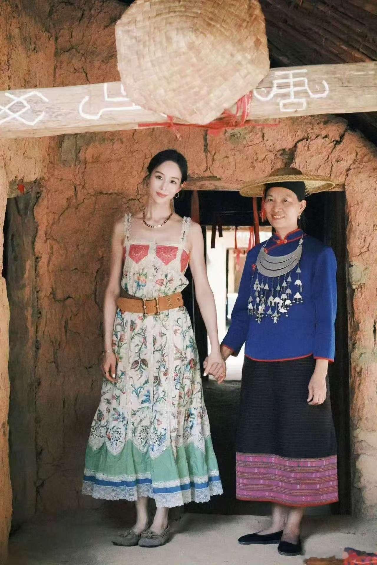 张钧甯黎族织女写真张钧甯少数民族风情 果然民族的时尚就是最棒的时尚感了呀，看到张