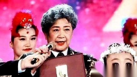 刷到陶玉玲老师走了的消息，心里猛地沉了一下。
屏幕上还是那张《柳堡的故事》的剧照