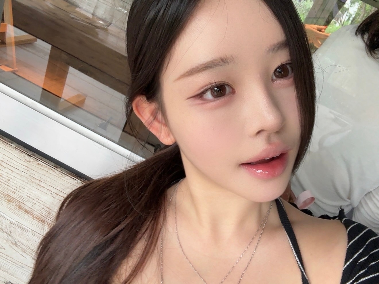 长痘痘了完全不想拍照[泪奔][泪奔]为了06拍一下Btw感觉马上是液体唇线笔的天