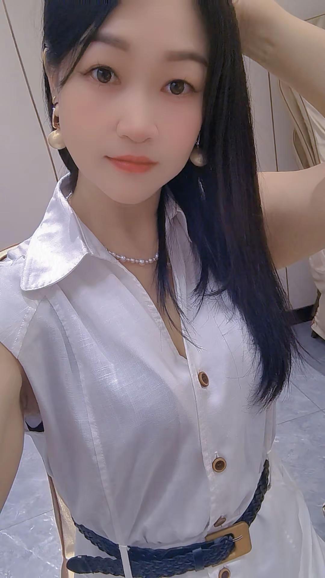 镜子照人，但照不了心，任何关系，值得就好。别回头看，人是会变， 谁都不是，原来的