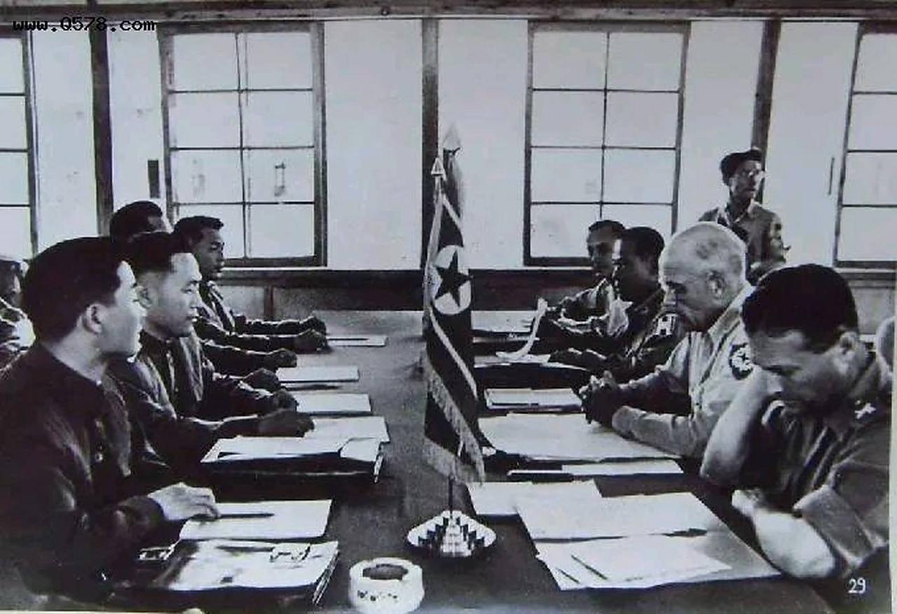 跟中国玩文字？看中国在谈判桌上如何“狂虐”美国佬。
 
1951年，铁原阻击战打