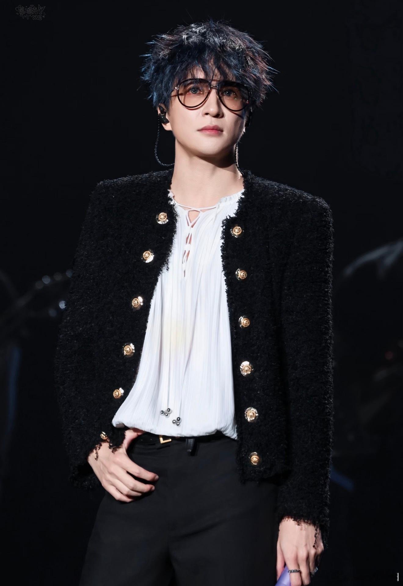 南薛北刘南北双音，薛之谦的声线像江南烟雨里的侠客，刘宇宁的烟嗓则是北方风沙里的豪