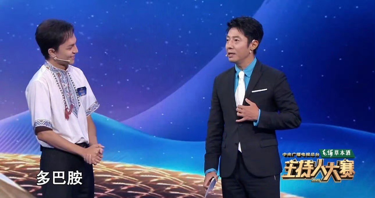 #多巴胺的胺怎么读##小撒炫多巴胺穿搭被康辉问到哑口无言# 咱就是想问问康辉，撒