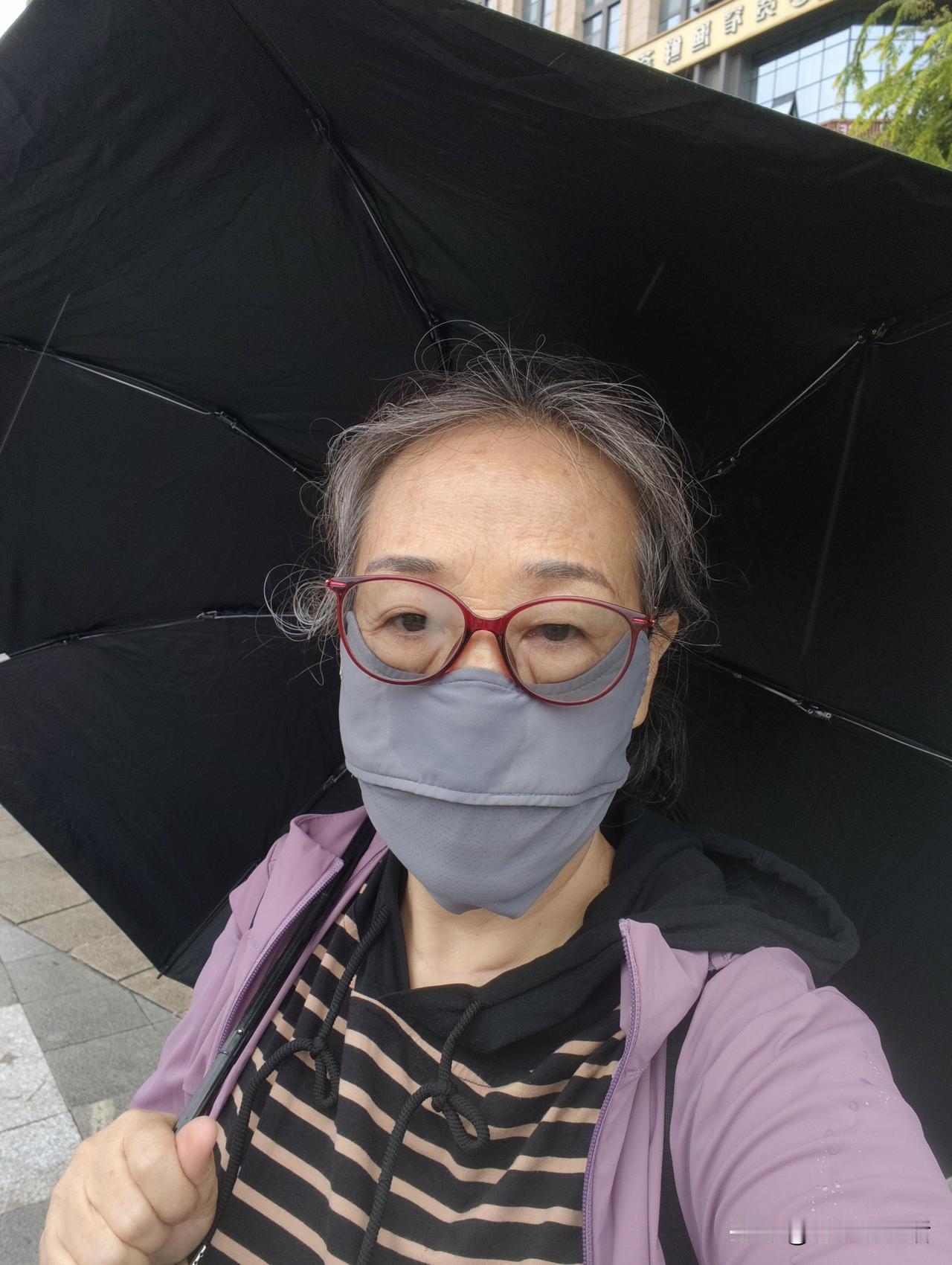 冒雨赴蒲江
雨丝缠缠绵绵落了整整一天一夜，成都的天是真真正正踏入秋境了。
今早六