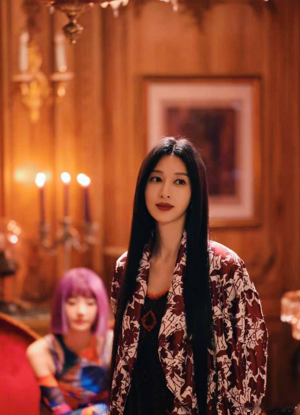 张俪 大枭姐驾到通通闪开嚣张跋扈也得有底气，张俪的大枭姐气场全开！ 职场如战场，