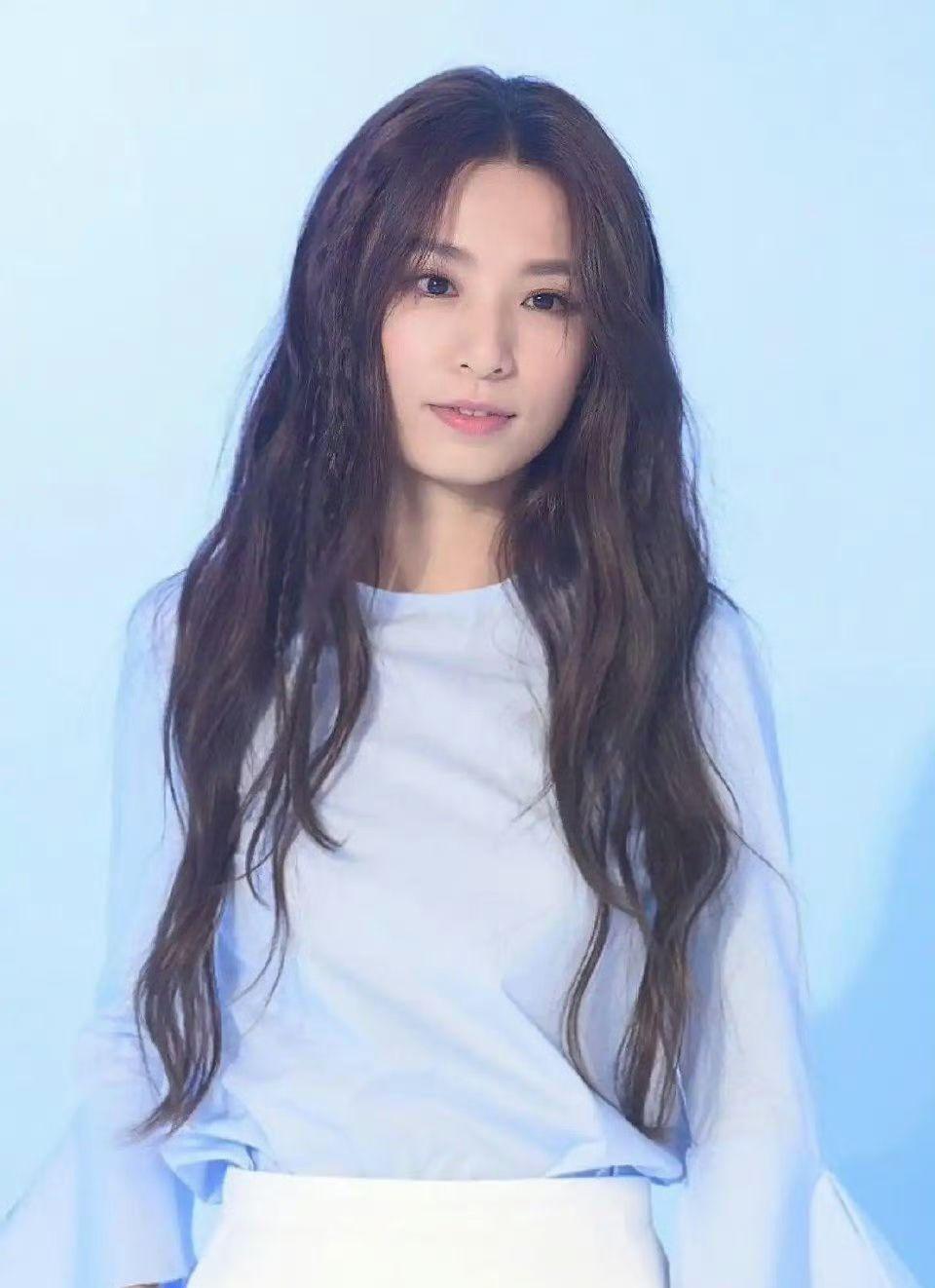 《浪姐》的邀请函，多少人抢破头。
田馥甄看了一眼，说算了。
她不是没那个本事。唱