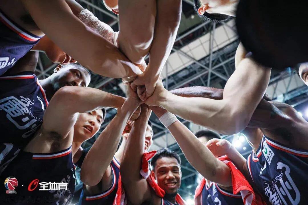 广州龙狮男篮71:93新疆男篮，结束了季后赛之旅，崔永熙可以开始准备NBA选秀了