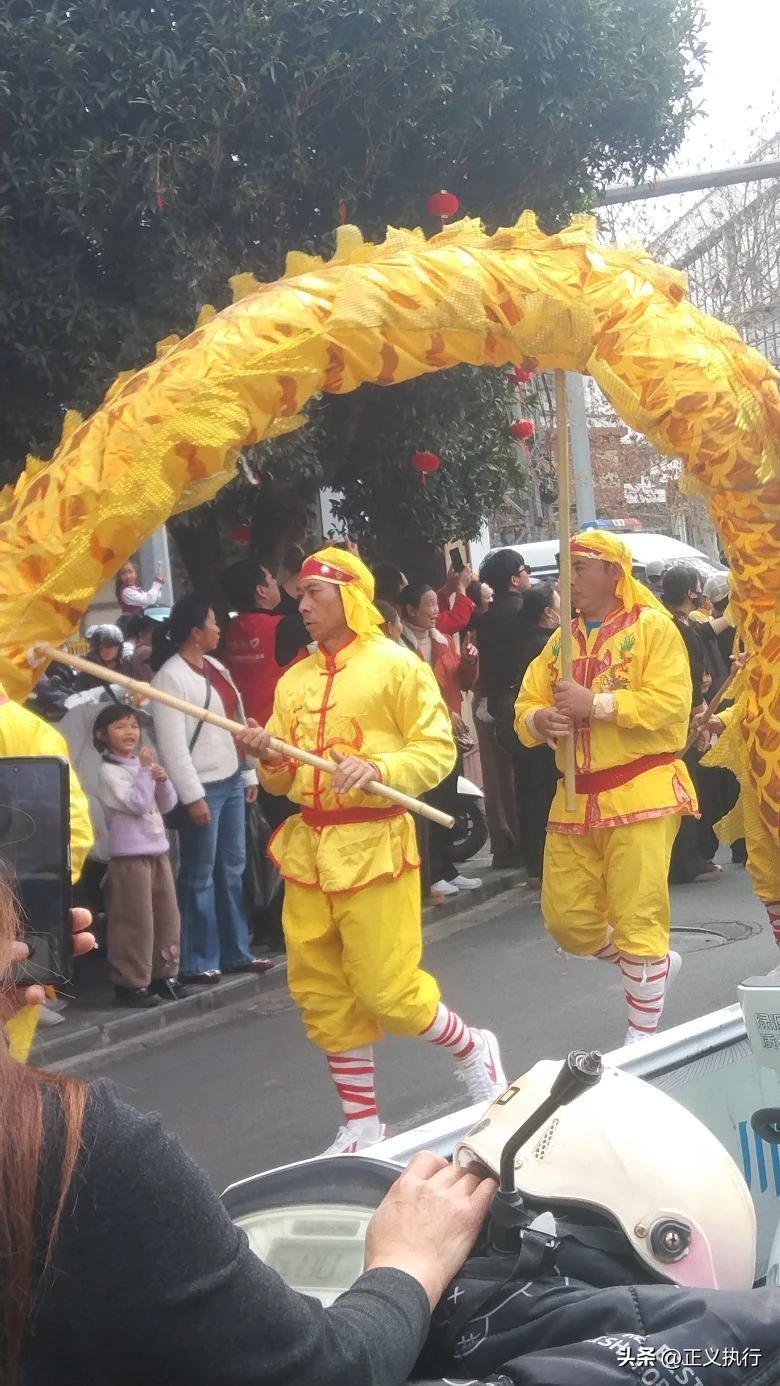 今日状态那叫一个杠杠的，浑身像打了“鸡血”似的，干劲十足！家乡此刻微风轻轻吹，就