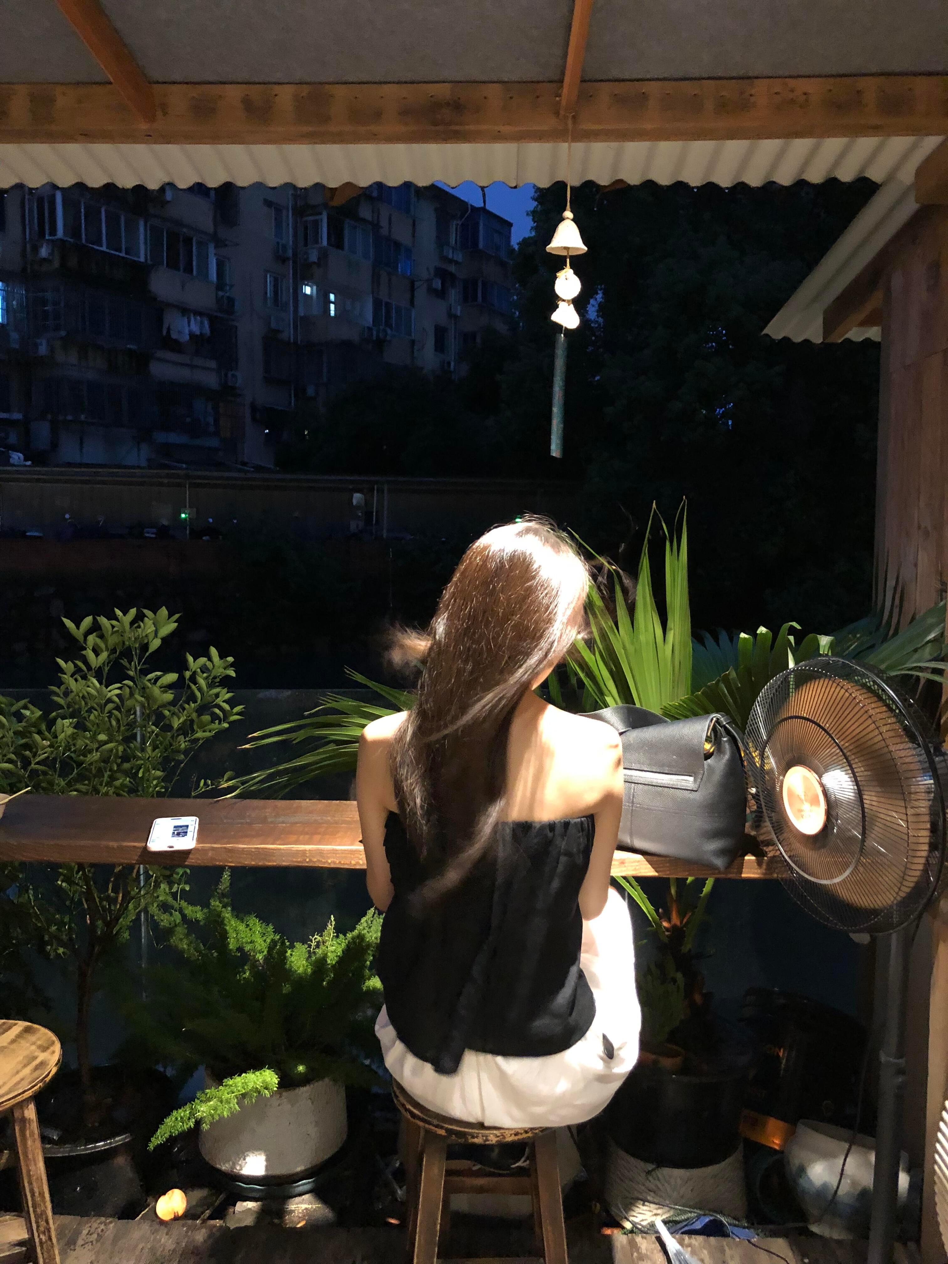 让心中无事,让细水长流,一切的好都在这个秋天。 