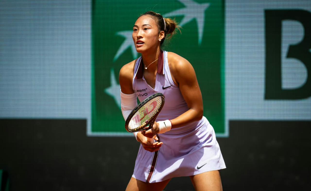 郑钦文四次大满贯八强之旅都是输给了萨巴伦卡。
• 2023年美网8强，郑钦文0-