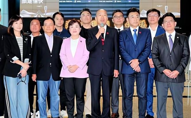 场面极度难堪！6月21日至27日，台议事机构负责人韩国瑜，率领岛内所谓跨党派代表