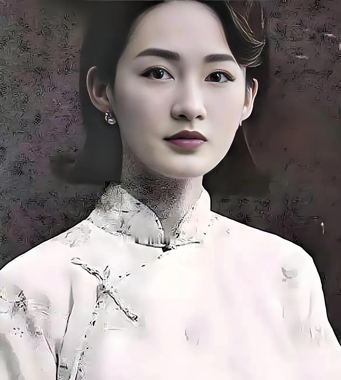 1919年，军官陈济棠看上了戏子莫秀英，得知她身上有两处特别，认为她旺夫益子，赶