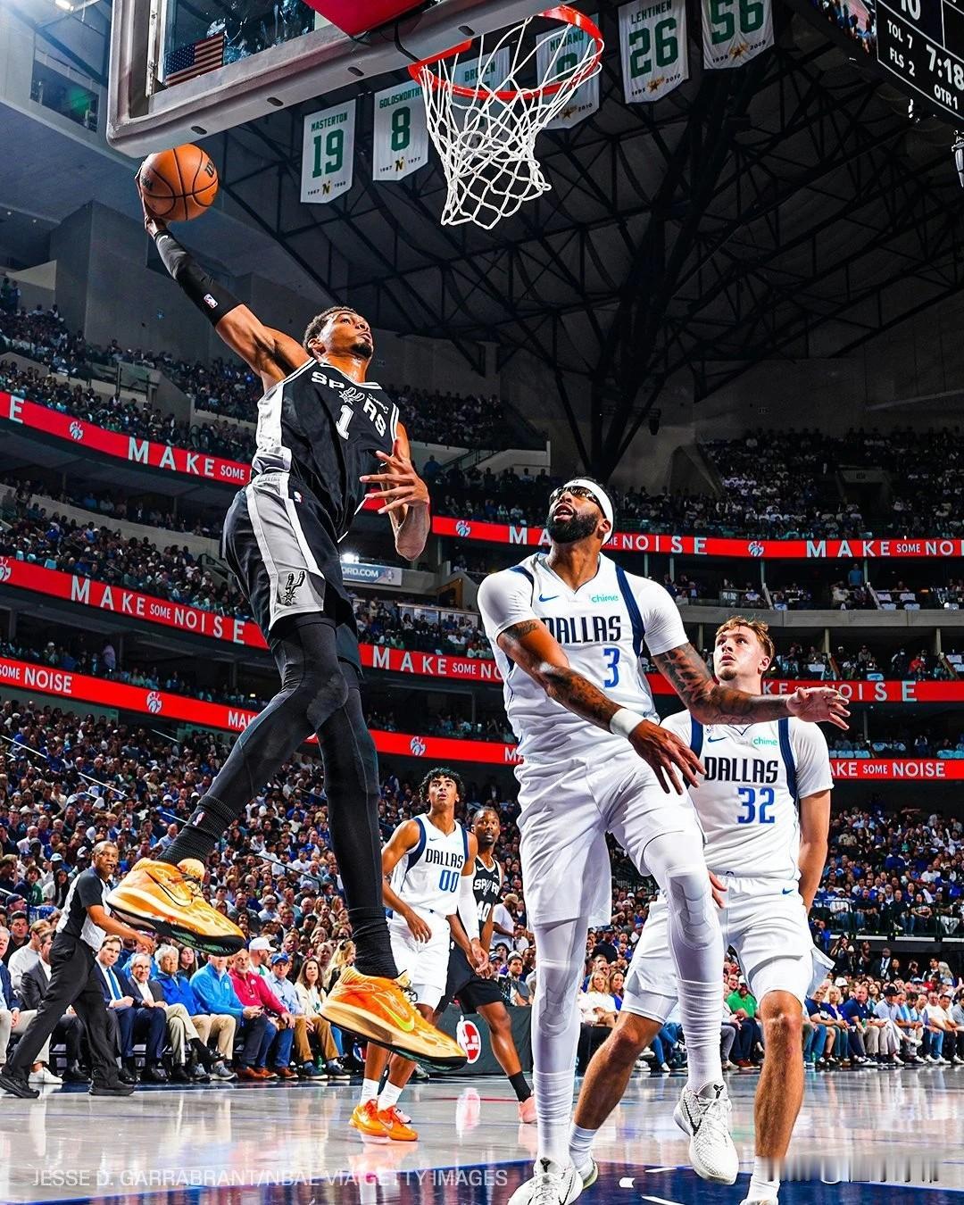 看到现在的文班亚马，才发现当年刚出道的浓眉太强了!

本赛季是文班亚马职业生涯第