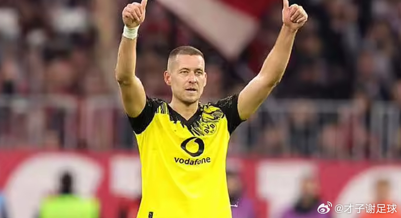 德国天空体育多特蒙德跟队记者Patrick Berger消息，曼联、马德里竞技等