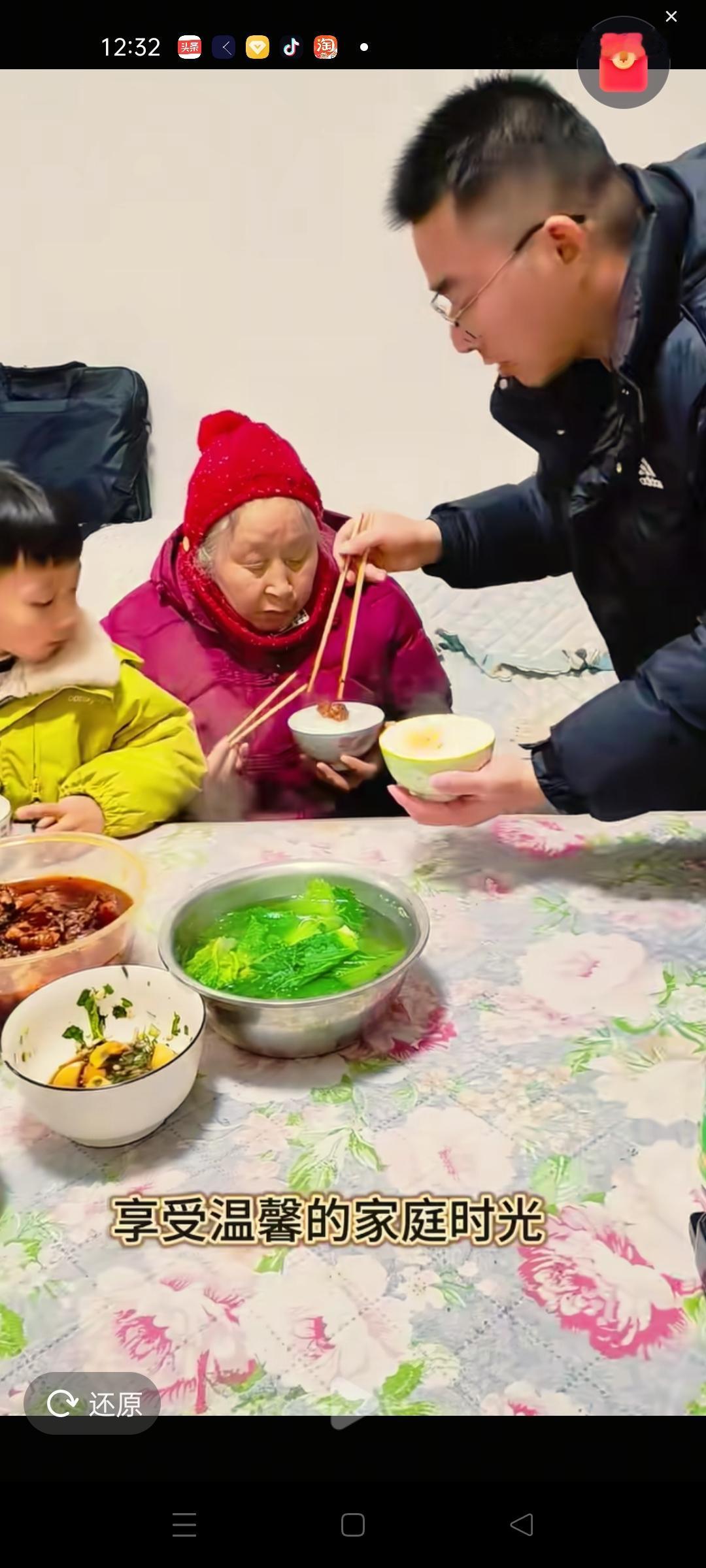 似乎胡龙比郁豹豹更加幸运，胡龙回归家庭，父母家里的房子虽然破烂不堪，但是据说有廉