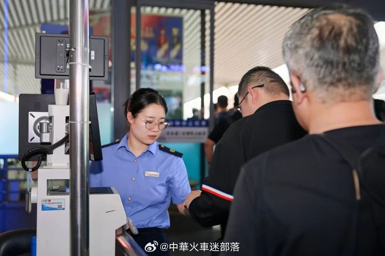 国铁头条【济南铁路：7月1日零时起，增加列车】7月1日零时起，全国铁路将实施新一