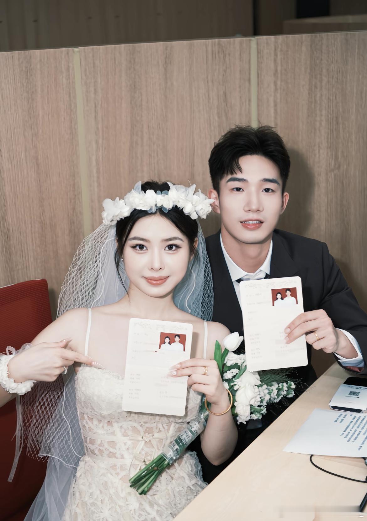 宋浩然哥哥晒结婚证宋浩然祝哥嫂百年好合 宋浩然哥哥晒结婚证，宋浩然发文评论主哥嫂