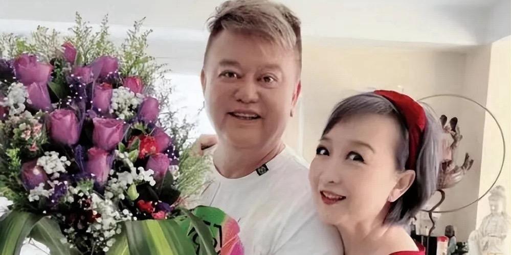 近日，香港艺人陈百祥首次公开披露了妻子黄杏秀不能生育的原因，揭开了这段隐藏多年的