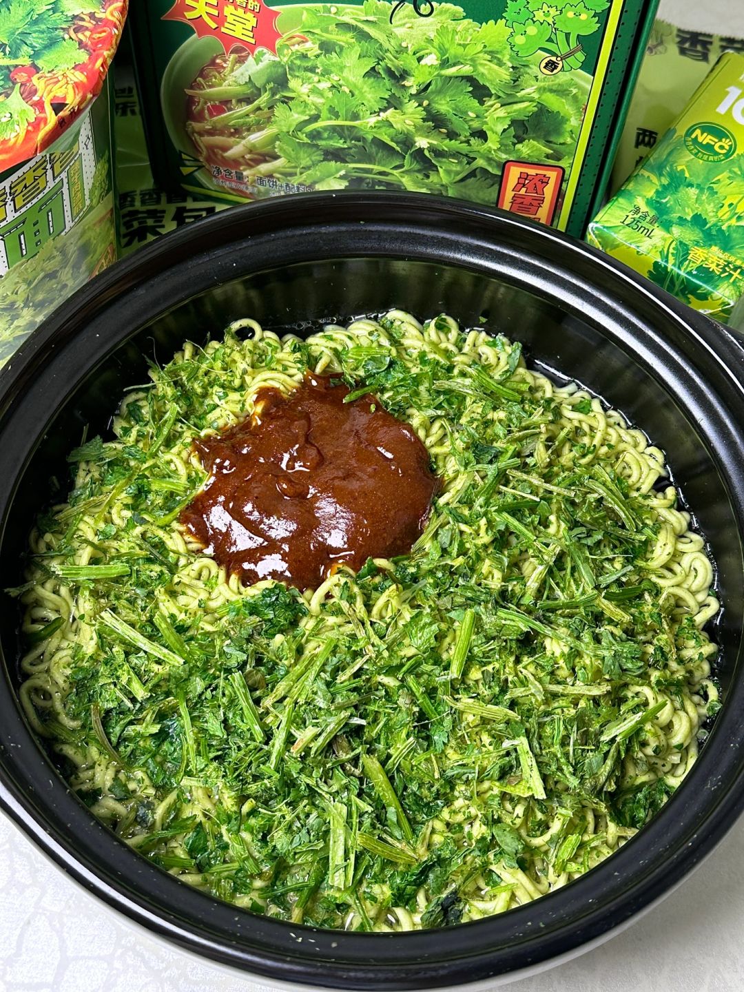 勇敢的人已经吃上了香菜泡面……