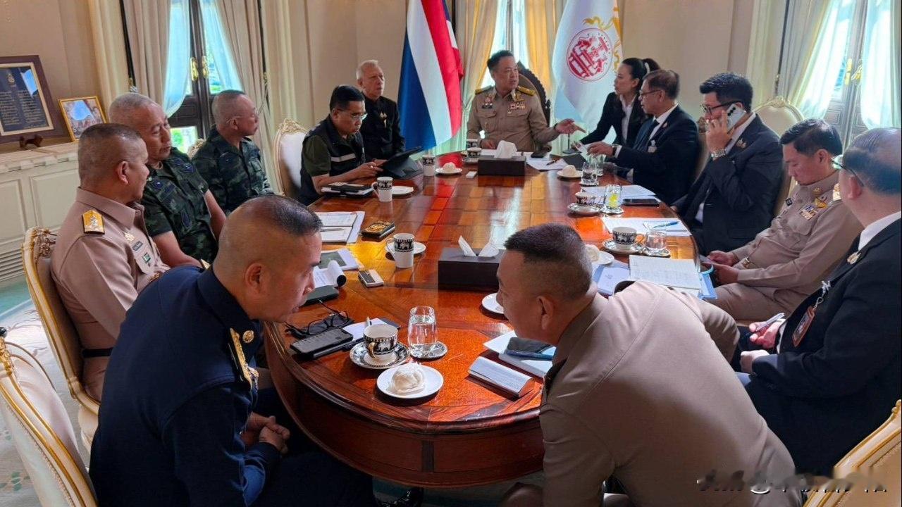 泰柬边境这波对峙越来越“呛”！12月8日泰国总理阿努廷直接放“硬话”：泰国是“被