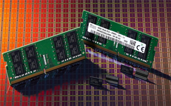 【比黄金还猛！内存一年暴涨超3000元  商家：不建议普通人囤货】据报道，受AI