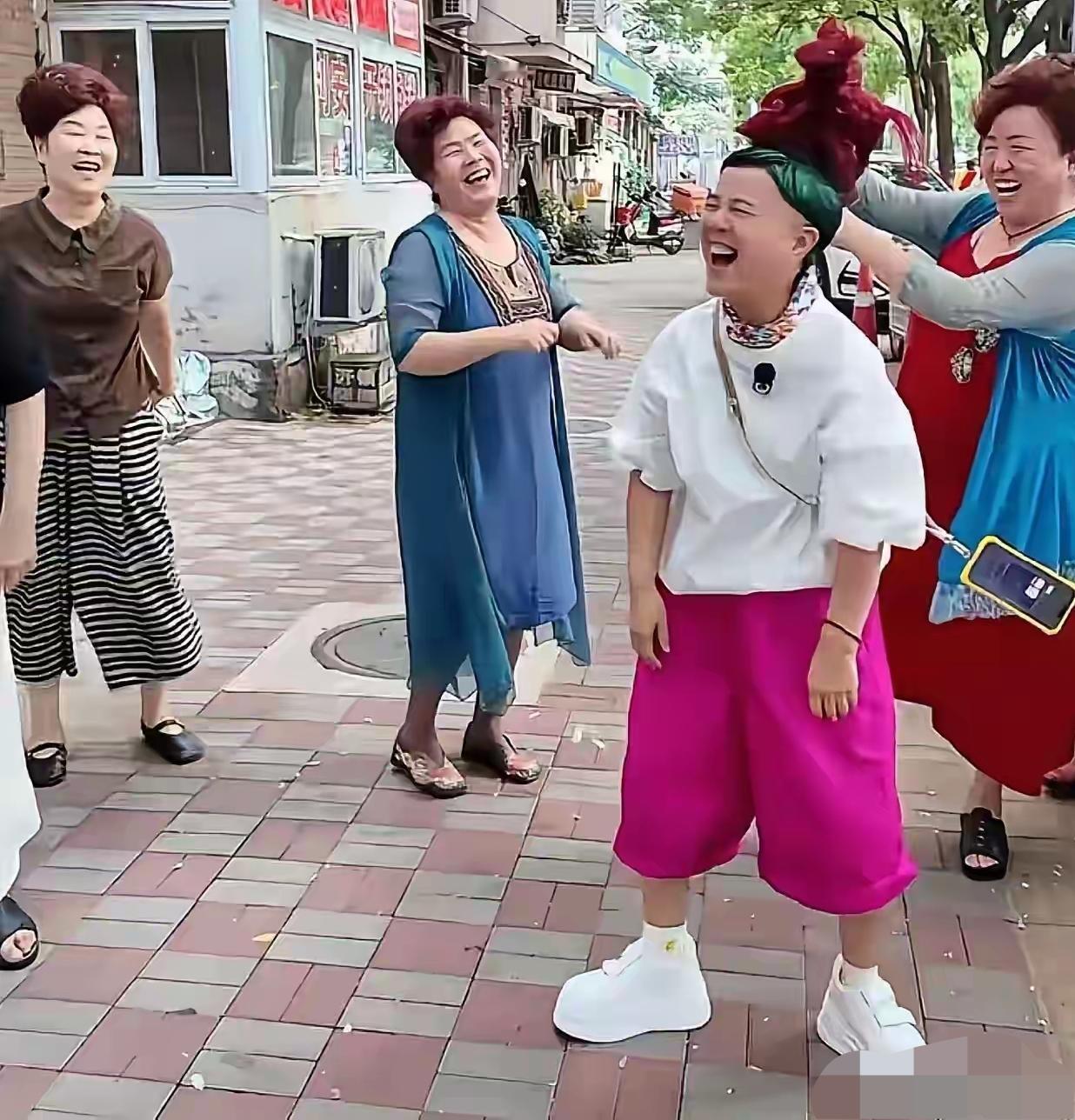 天呐，这位主持人太难认了，你能一眼认出她是谁吗？