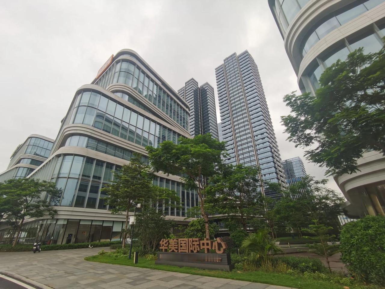 珠三角是一块福地。相对于长三角而言，麻雀虽小，五脏俱全。长三角每一类城市，在珠三