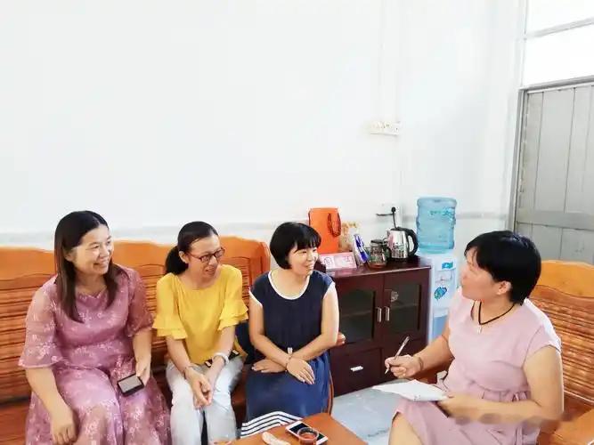 跟大家聊个教育圈挺值得琢磨的事儿，最近这几年，咱们市里重点区的教研室，接连走了三