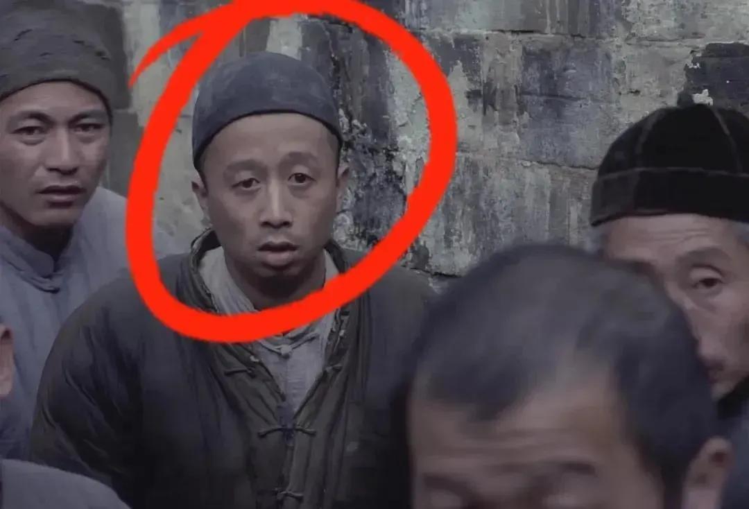 这人怎么看着这么熟悉，在哪里见过呢？