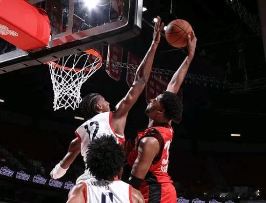 今天进行的NBA夏季联赛中，多位潜力新秀纷纷亮相，表现有喜有忧：2024选秀大会